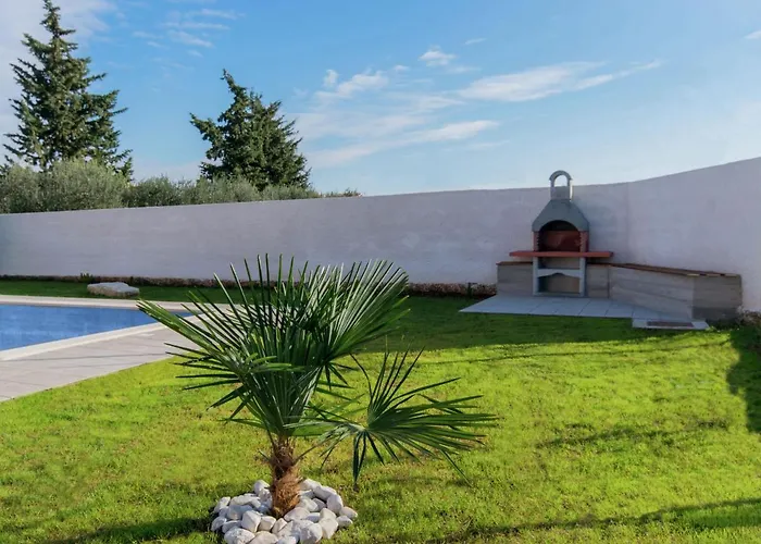 Comfortable Villa In Pula