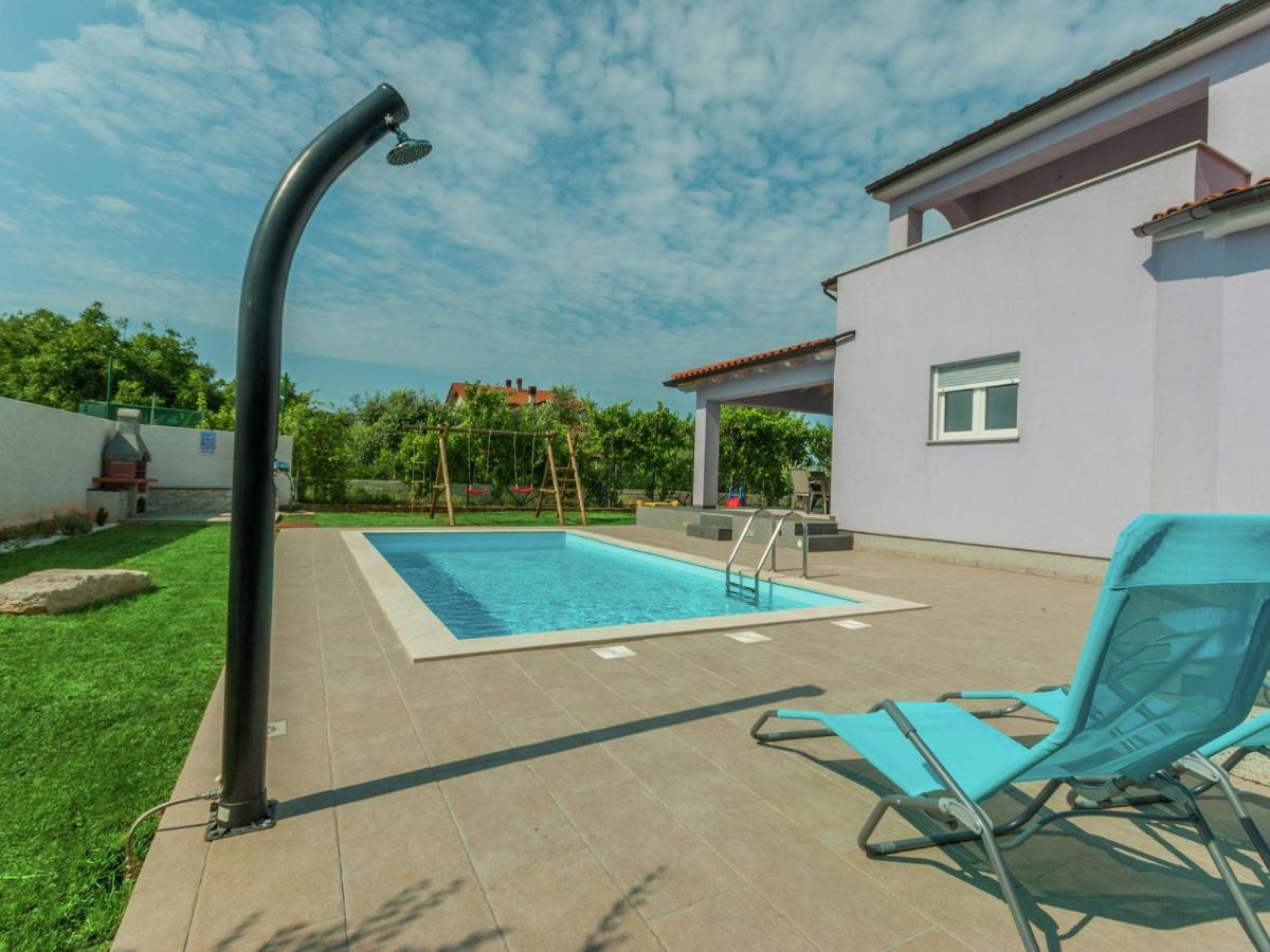 Comfortable In Villa Pula